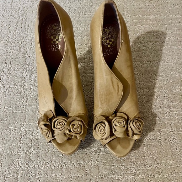 Vince Camuto Women's Tan Peep-Toe Heels size 39 - Picture 3 of 8